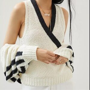 NWT Maeve Ivory Sleeveless V-Neck Sweater Vest with Black Trim Size Small